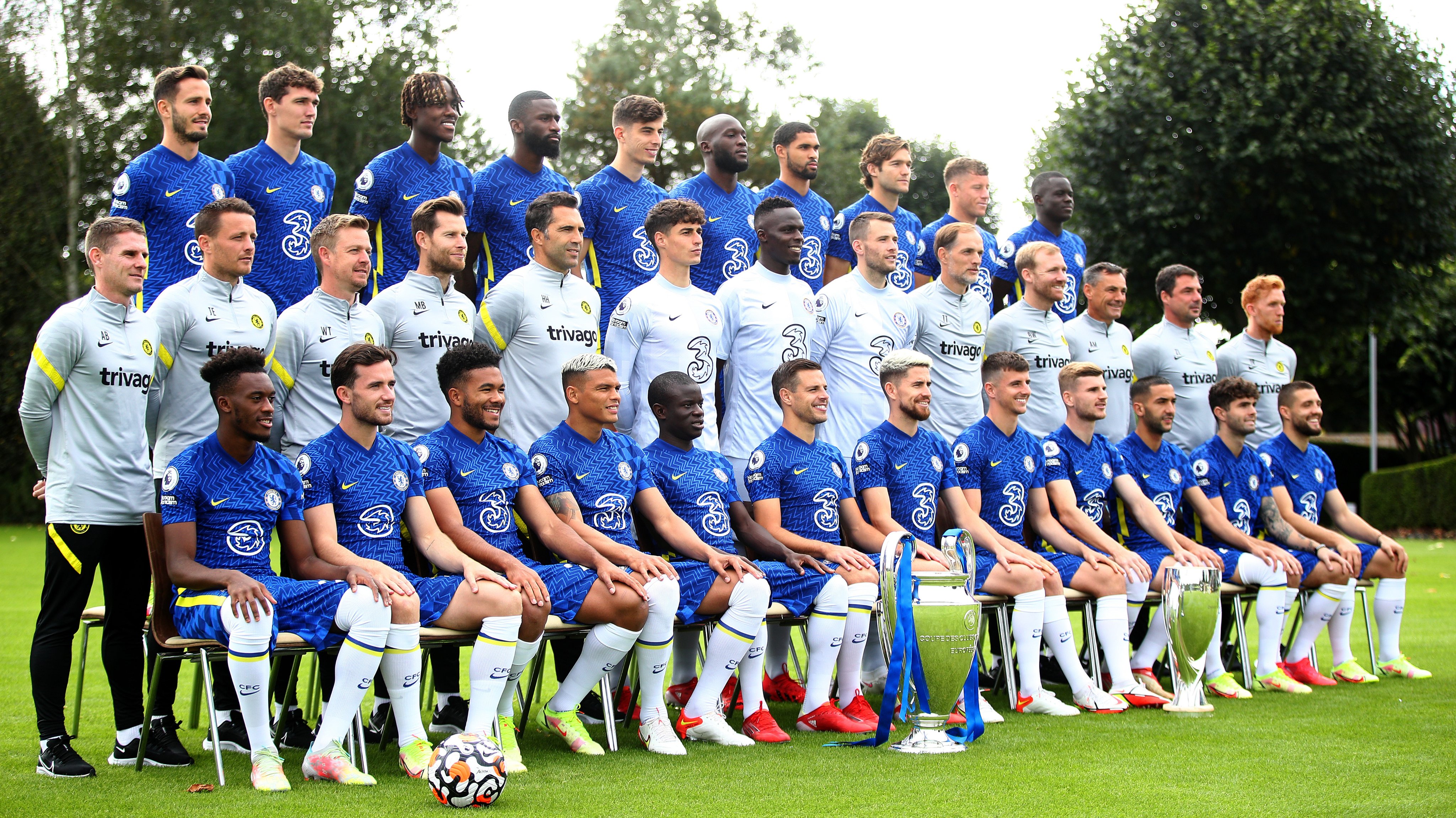 蓝军欧冠征途:青春风暴下的荆棘与荣光