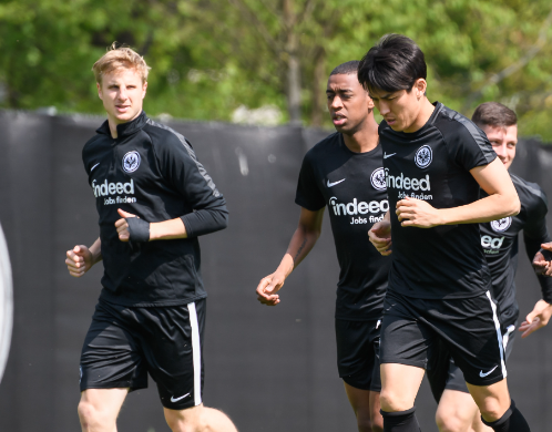 法兰克福：欧冠赛场的“过山车”之旅